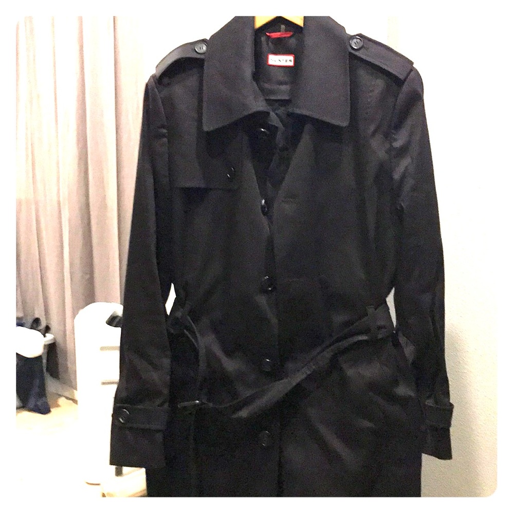 Hunter men’s 3/4 length rain coat in Black.